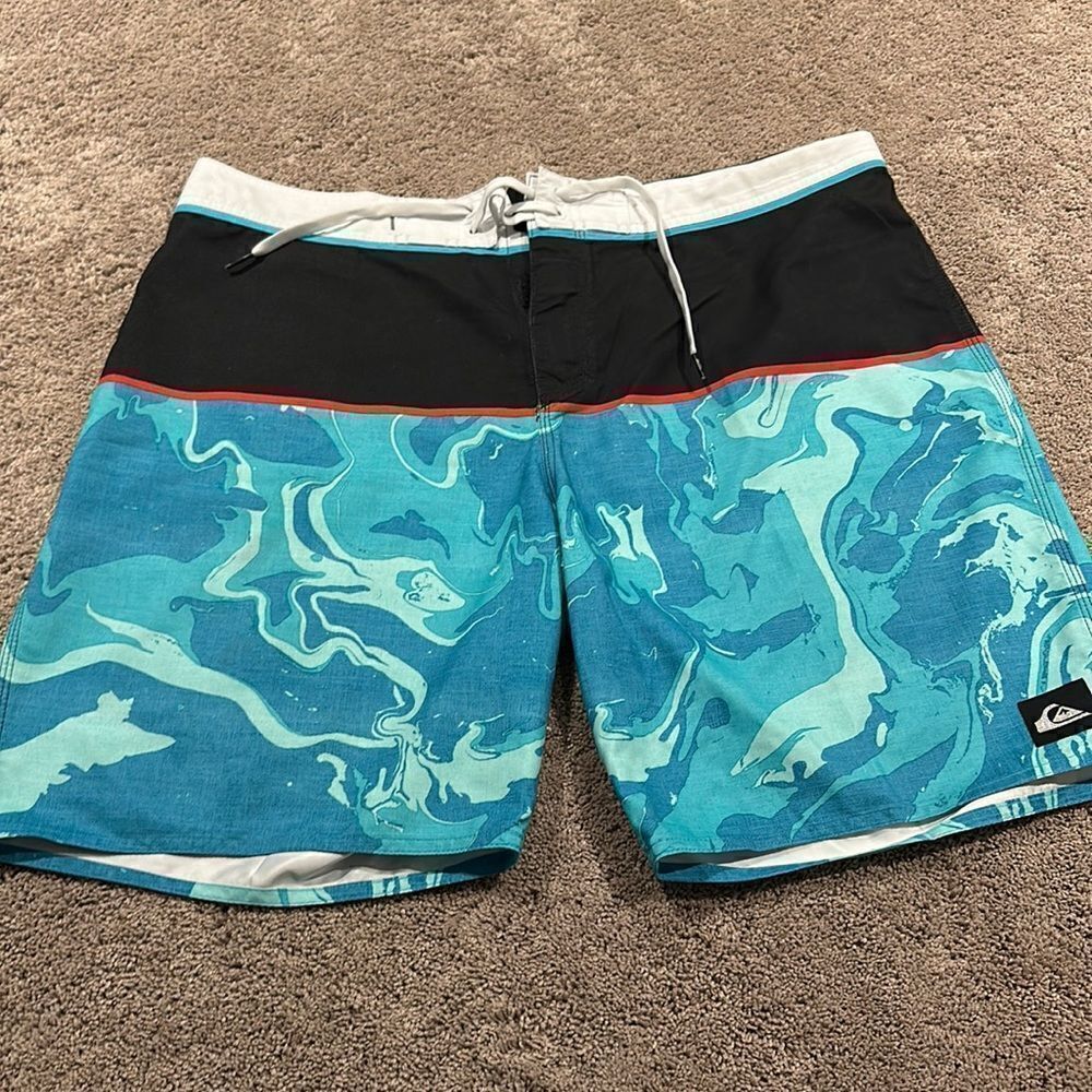 Quicksilver! Boardshorts very good condition size 38!